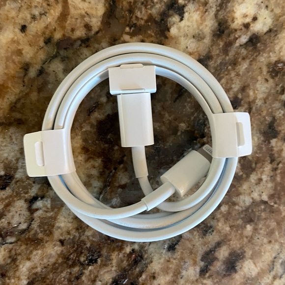 Apple to USB-C cable - Picture 2 of 3